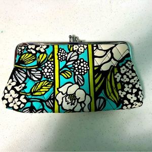 Vera Bradley clam shell wallet in EUC!